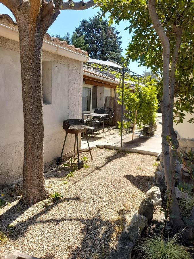 Chambres D'Hotes Chez Cecile A Lagnes Exterior photo