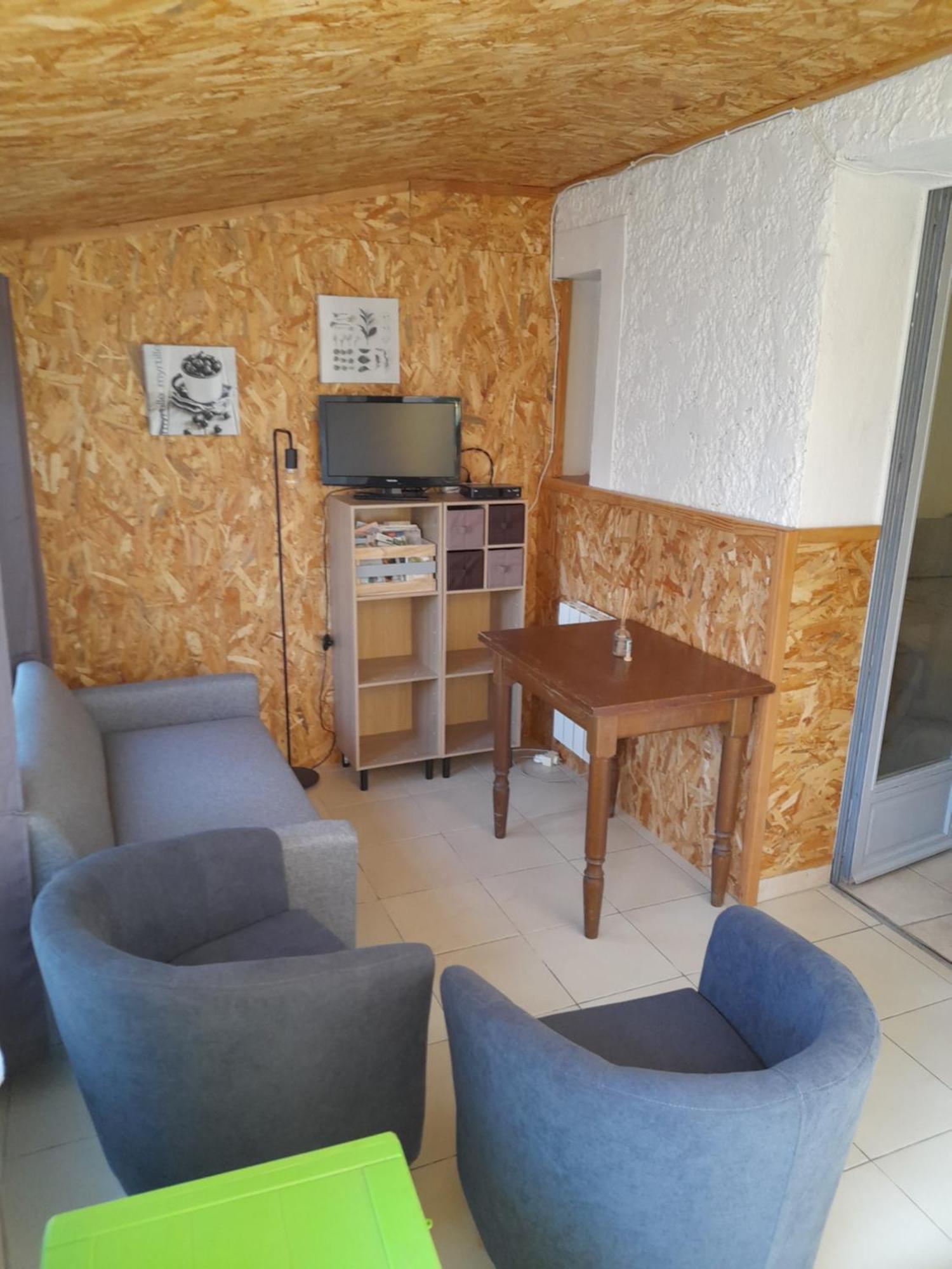 Chambres D'Hotes Chez Cecile A Lagnes Exterior photo